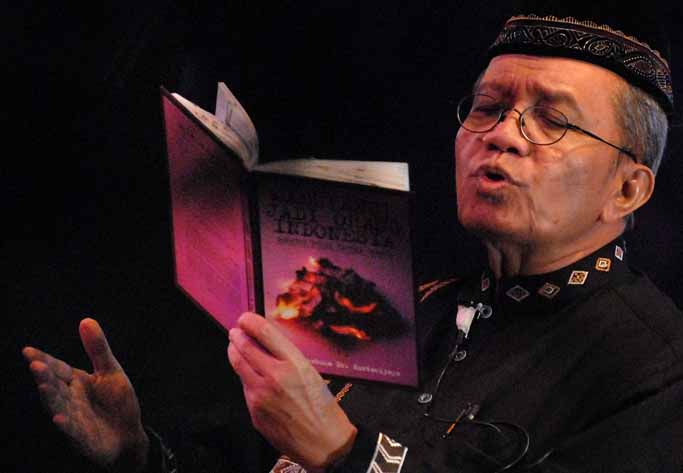 Puisi Taufik Ismail: KAMI MUAK DAN BOSAN
