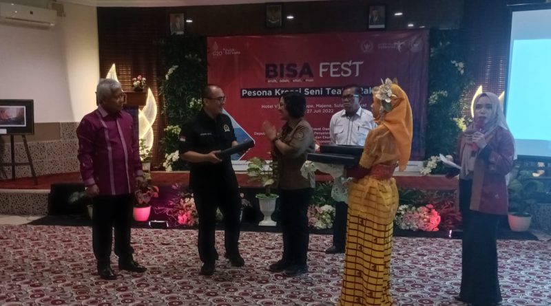 Gelar BISA Fest Teater Rakyat, Arwan Aras Dorong Majene Menjadi Kota Kreatif Indonesia